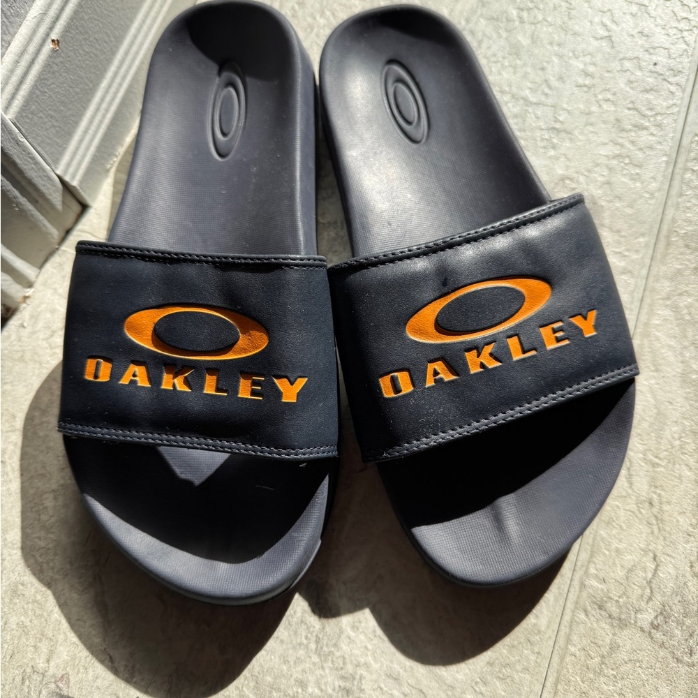Oakley 2019 Black and Orange Slides SZ 6.5